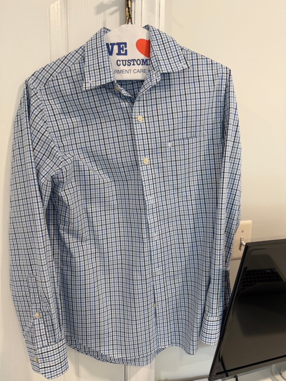 Izod Men's Blue Plaid Button-Up Shirt - Classic Long Sleeve size small